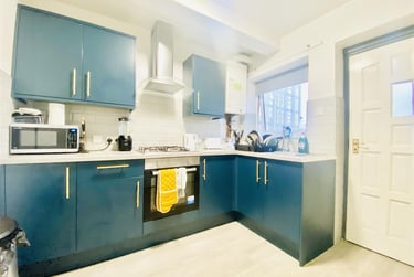 3 bed flat, Trent Bridge Buildings, West Bridgford, Nottingham, NG25FB - Image 1